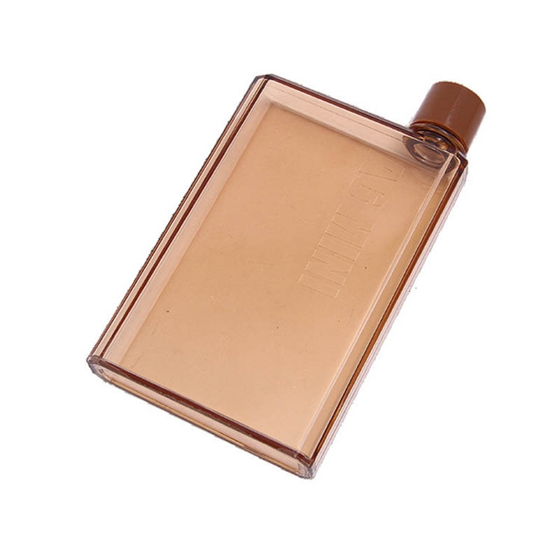 Bouteille d'eau plate tendance