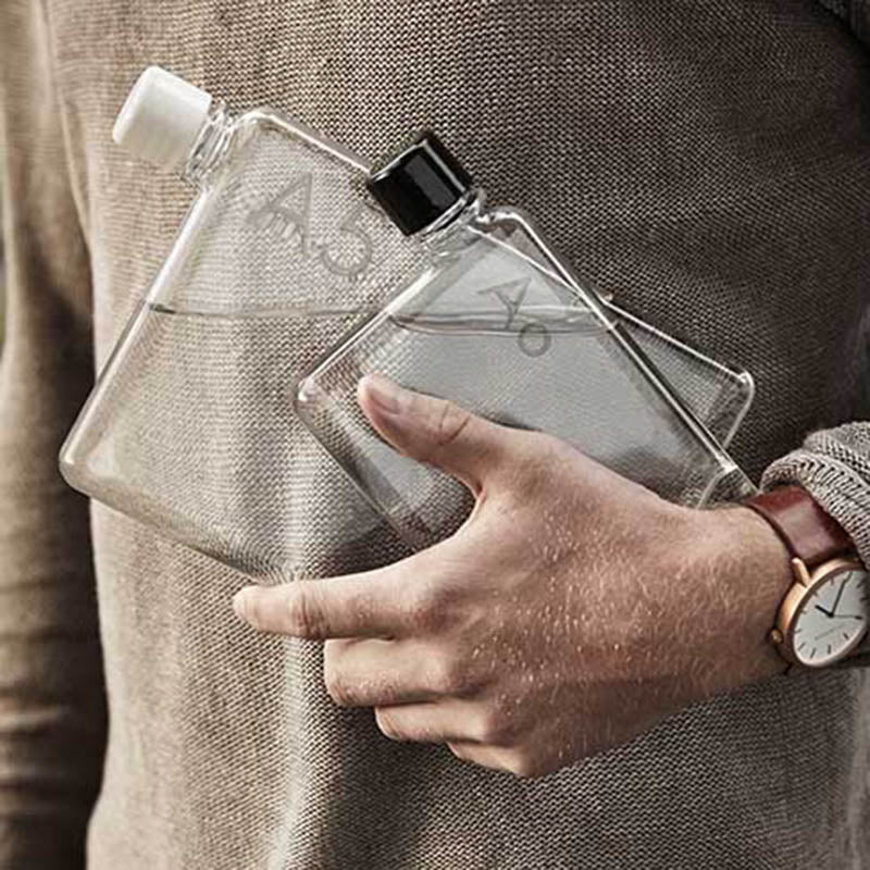 Bouteille d'eau plate tendance